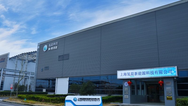 选择光伏安装服务商时，首先要考察其专业技术能力。包括但不限于：